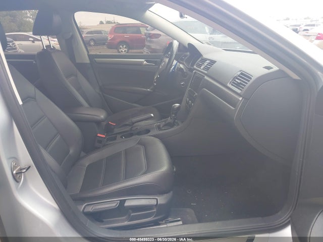 45499323 :رقم المزاد ، 1VWDT7A33HC084638 vin ، 2017 Volkswagen Passat 1.8t R-line مزاد بيع