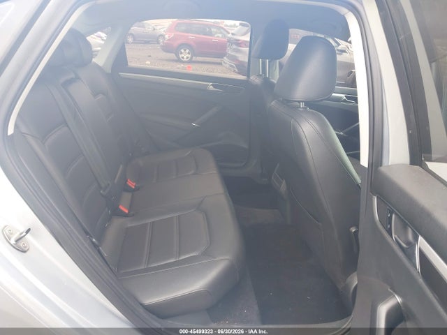 45499323 :رقم المزاد ، 1VWDT7A33HC084638 vin ، 2017 Volkswagen Passat 1.8t R-line مزاد بيع