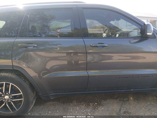 Продаж на аукціоні авто 2018 Jeep Grand Cherokee Trailhawk 4x4, vin: 1C4RJFLGXJC211240, номер лоту: 45499345