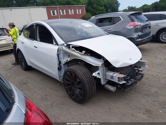 2025 Tesla Model Y Performance Dual Motor All-wheel Drive მანქანა იყიდება აუქციონზე, vin: 7SAYGDEF7SF310110, აუქციონის ნომერი: 45499424