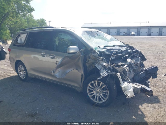 2015 Toyota Sienna Xle 8 Passenger მანქანა იყიდება აუქციონზე, vin: 5TDYK3DC6FS532023, აუქციონის ნომერი: 45499462