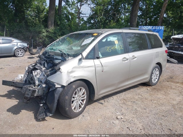 2015 Toyota Sienna Xle 8 Passenger მანქანა იყიდება აუქციონზე, vin: 5TDYK3DC6FS532023, აუქციონის ნომერი: 45499462