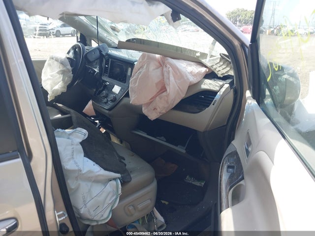 2015 Toyota Sienna Xle 8 Passenger მანქანა იყიდება აუქციონზე, vin: 5TDYK3DC6FS532023, აუქციონის ნომერი: 45499462