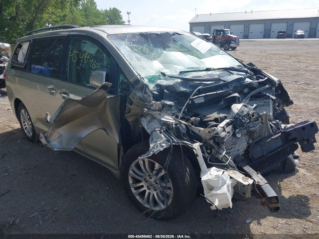 2015 Toyota Sienna Xle 8 Passenger მანქანა იყიდება აუქციონზე, vin: 5TDYK3DC6FS532023, აუქციონის ნომერი: 45499462