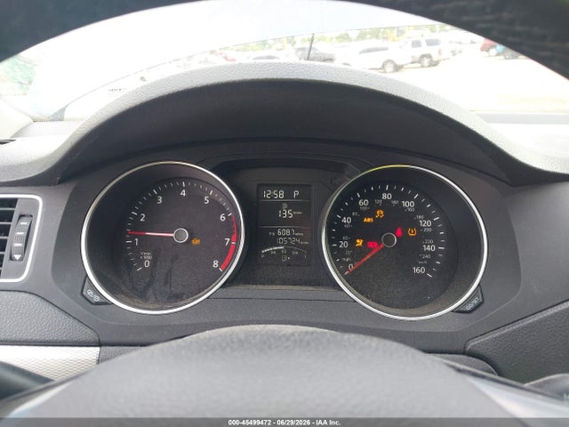 45499472 :رقم المزاد ، 3VWD17AJ8FM286584 vin ، 2015 Volkswagen Jetta 1.8t Se مزاد بيع