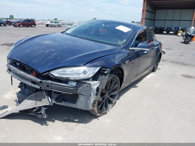 Tesla Model S P85 2014 5YJSA1H10EFP49088 Image 2