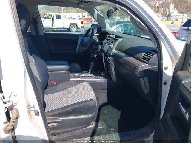 Toyota 4RUNNER SR5 2014 JTEBU5JR2E5165688 Image 5