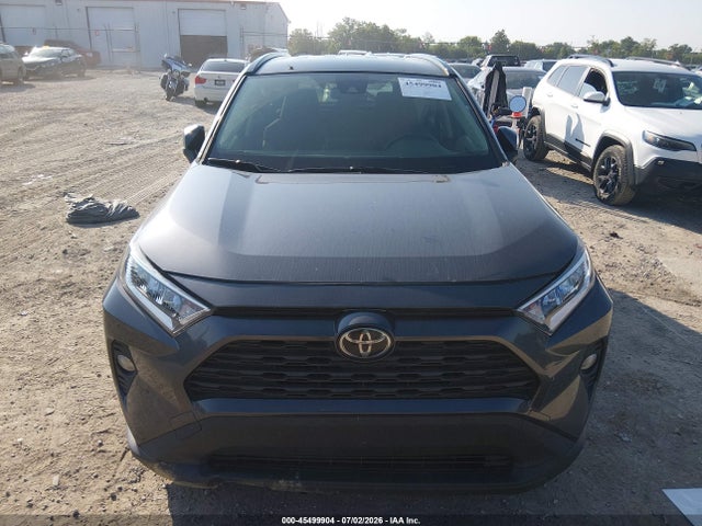 2020 Toyota Rav4 Xle მანქანა იყიდება აუქციონზე, vin: JTMP1RFV5LJ030581, აუქციონის ნომერი: 45499904