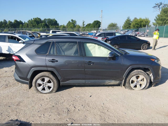 2020 Toyota Rav4 Xle მანქანა იყიდება აუქციონზე, vin: JTMP1RFV5LJ030581, აუქციონის ნომერი: 45499904