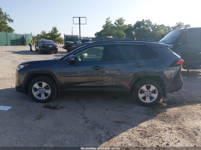 2020 Toyota Rav4 Xle მანქანა იყიდება აუქციონზე, vin: JTMP1RFV5LJ030581, აუქციონის ნომერი: 45499904