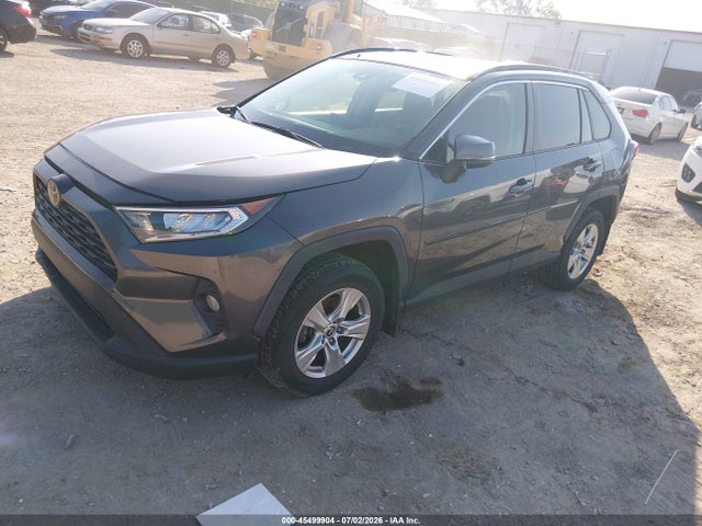 2020 Toyota Rav4 Xle მანქანა იყიდება აუქციონზე, vin: JTMP1RFV5LJ030581, აუქციონის ნომერი: 45499904