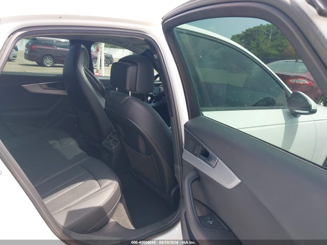 Продажа на аукционе авто 2017 Audi A4 Premium, vin: WAUGNAF46HN030986, номер лота: 45500040