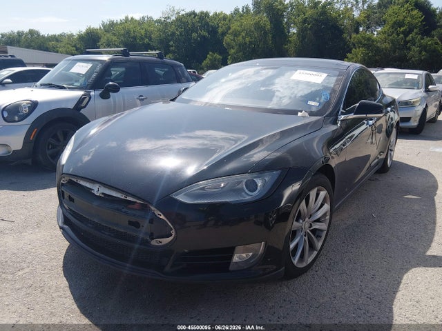 45500095 :رقم المزاد ، 5YJSA1DP8DFP07633 vin ، 2013 Tesla Model S Performance مزاد بيع