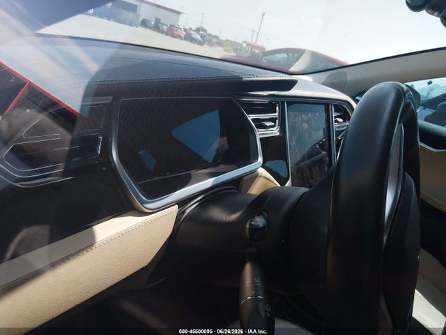 45500095 :رقم المزاد ، 5YJSA1DP8DFP07633 vin ، 2013 Tesla Model S Performance مزاد بيع