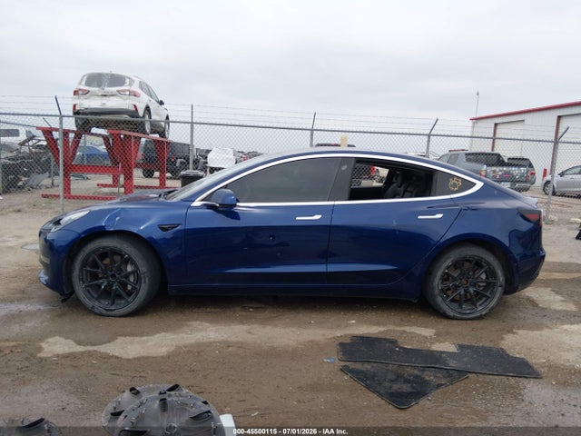 Продажа на аукционе авто 2018 Tesla Model 3 Long Range/mid Range, vin: 5YJ3E1EA1JF007242, номер лота: 45500115