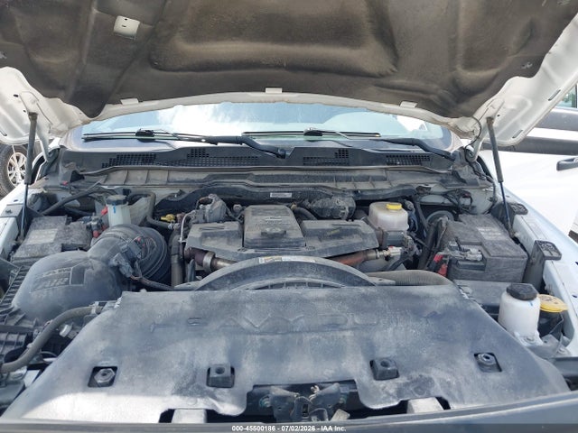 3C63R3GL0HG712768 RAM 3500 Tradesman 4x4 8&#039; Box