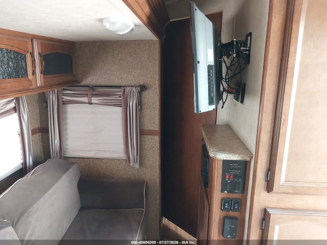 45500209 :رقم المزاد ، 4X4TWBF2XFU006643 vin ، 2015 Wildwood Other مزاد بيع