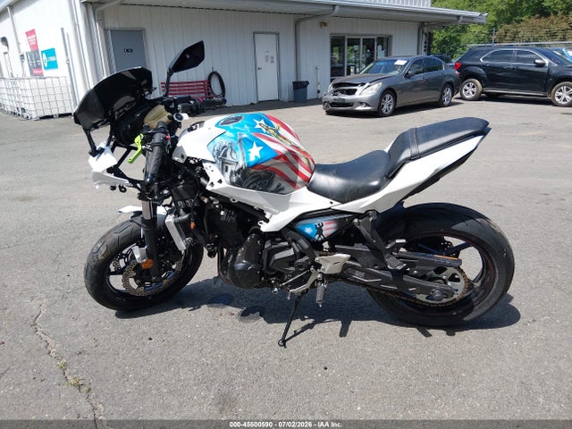 Kawasaki Ex650 F 2017 JKAEXEK12HDA09031 Image 13