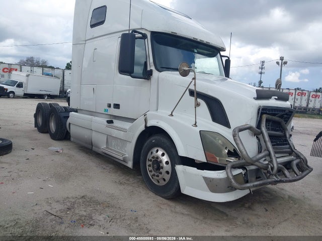 2011 Volvo Vn Vnl მანქანა იყიდება აუქციონზე, vin: 4V4NC9TH4BN297724, აუქციონის ნომერი: 45500593