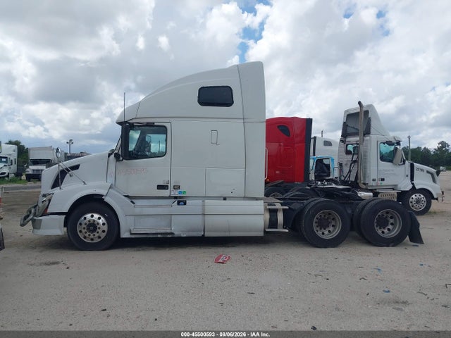 2011 Volvo Vn Vnl მანქანა იყიდება აუქციონზე, vin: 4V4NC9TH4BN297724, აუქციონის ნომერი: 45500593