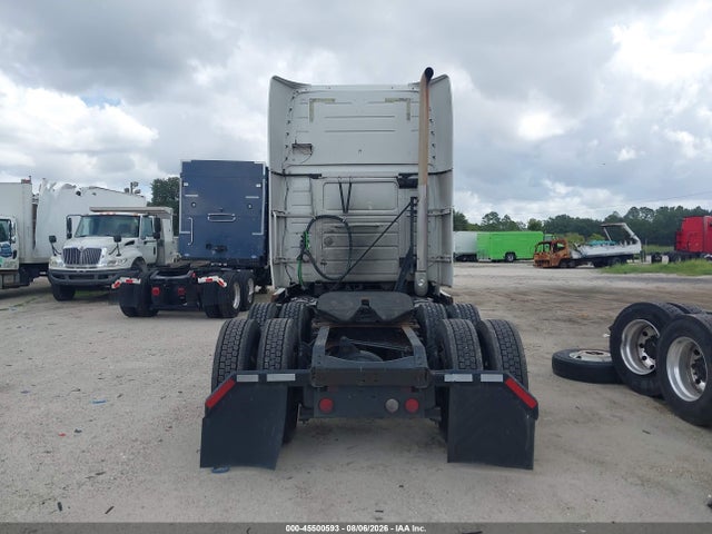 2011 Volvo Vn Vnl მანქანა იყიდება აუქციონზე, vin: 4V4NC9TH4BN297724, აუქციონის ნომერი: 45500593