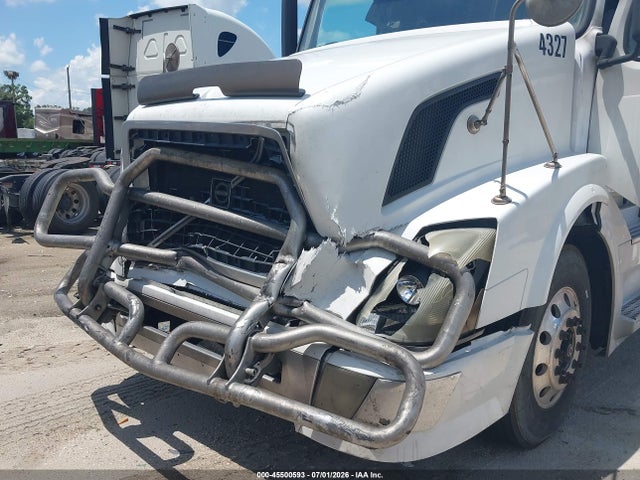 2011 Volvo Vn Vnl მანქანა იყიდება აუქციონზე, vin: 4V4NC9TH4BN297724, აუქციონის ნომერი: 45500593