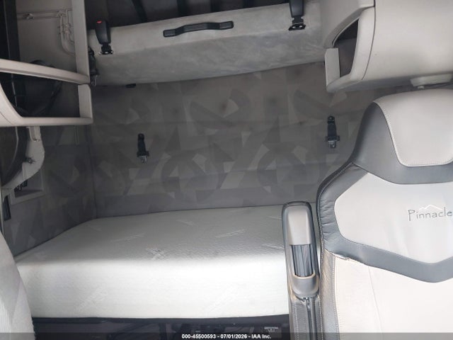 45500593 :رقم المزاد ، 4V4NC9TH4BN297724 vin ، 2011 Volvo Vn Vnl مزاد بيع