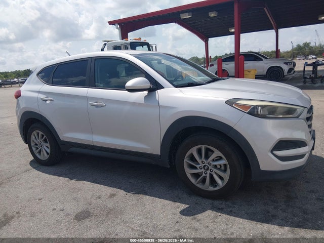 KM8J23A44JU656175 Hyundai TUCSON SE