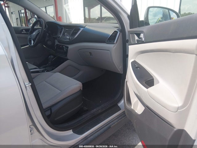 KM8J23A44JU656175 Hyundai TUCSON SE