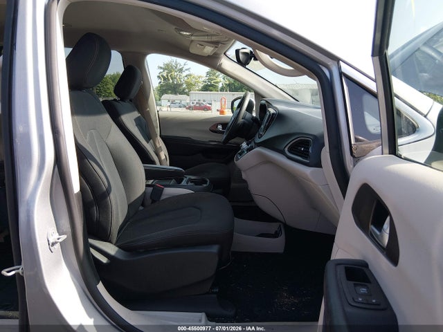 Продаж на аукціоні авто 2017 Chrysler Pacifica Touring Plus, vin: 2C4RC1BG5HR836919, номер лоту: 45500977