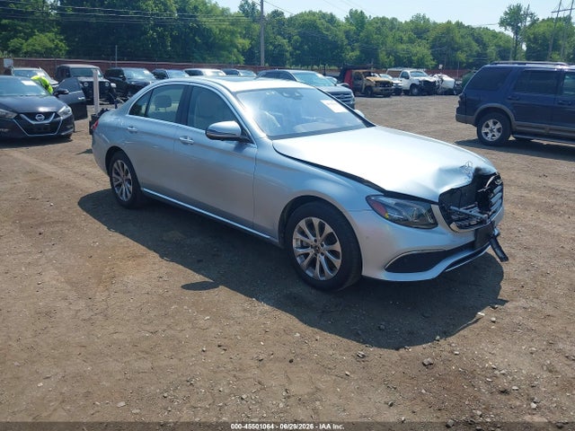 45501064 :رقم المزاد ، WDDZF4KB7JA347998 vin ، 2018 Mercedes-benz E 300 4matic مزاد بيع