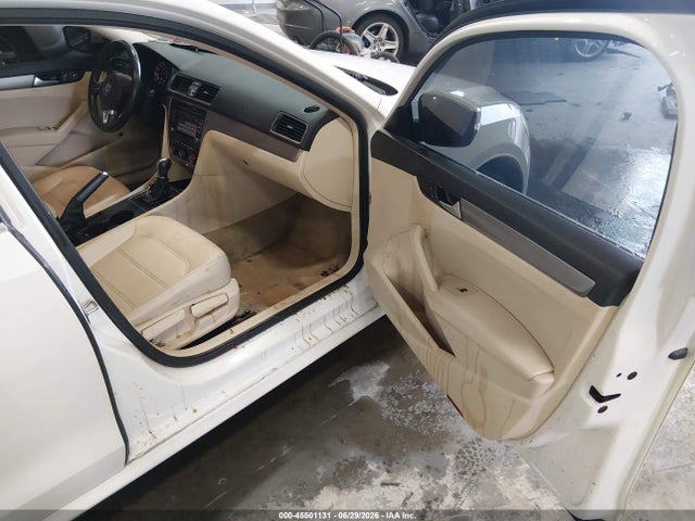 Продаж на аукціоні авто 2015 Volkswagen Passat 1.8t Limited Edition, vin: 1VWAT7A32FC105785, номер лоту: 45501131