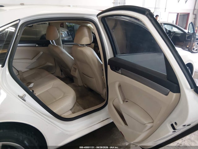 Продаж на аукціоні авто 2015 Volkswagen Passat 1.8t Limited Edition, vin: 1VWAT7A32FC105785, номер лоту: 45501131