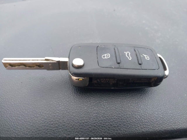 45501137 :رقم المزاد ، 3VWVT7AT6DM680713 vin ، 2013 Volkswagen Beetle 2.0t Fender Edition مزاد بيع