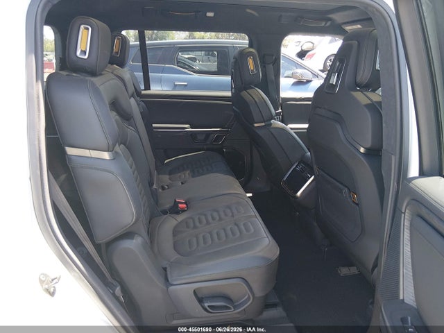 Rivian R1s Adventure 2023 7PDSGABA6PN017536 Image 8