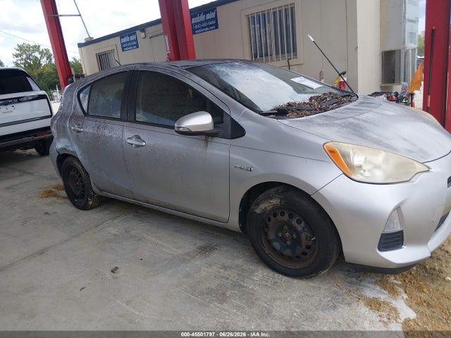 45501797 :رقم المزاد ، JTDKDTB30D1532130 vin ، 2013 Toyota Prius C Two مزاد بيع