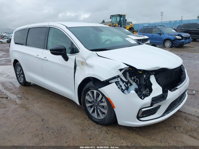 Auction sale of the 2024 Chrysler Pacifica Hybrid Select, vin: 2C4RC1S72RR153447, lot number: 45501872