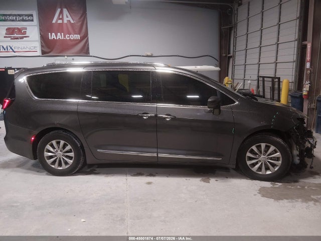 Продажа на аукционе авто 2018 Chrysler Pacifica Touring L Plus, vin: 2C4RC1EG9JR193573, номер лота: 45501874