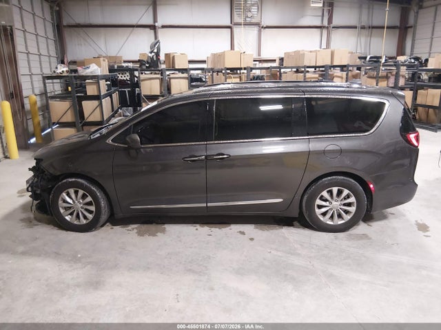 Продажа на аукционе авто 2018 Chrysler Pacifica Touring L Plus, vin: 2C4RC1EG9JR193573, номер лота: 45501874