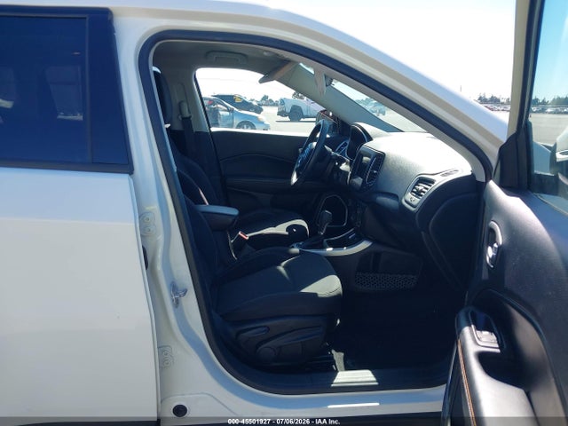 3C4NJCAB8JT212895 Jeep Compass Sport Fwd