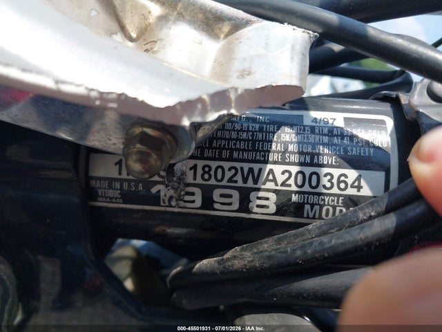 45501931 :رقم المزاد ، 1HFSC1802WA200364 vin ، 1998 Honda Vt1100 C مزاد بيع