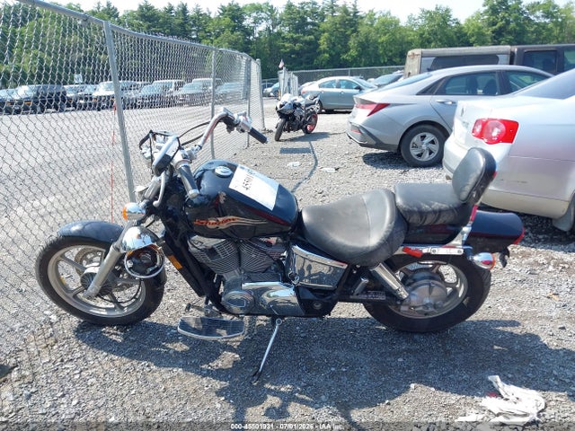 45501931 :رقم المزاد ، 1HFSC1802WA200364 vin ، 1998 Honda Vt1100 C مزاد بيع