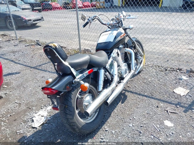 45501931 :رقم المزاد ، 1HFSC1802WA200364 vin ، 1998 Honda Vt1100 C مزاد بيع