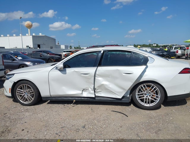 45502068 :رقم المزاد ، WBA43FJ05RCR64256 vin ، 2024 Bmw 530i مزاد بيع