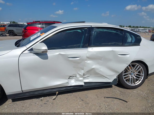 45502068 :رقم المزاد ، WBA43FJ05RCR64256 vin ، 2024 Bmw 530i مزاد بيع