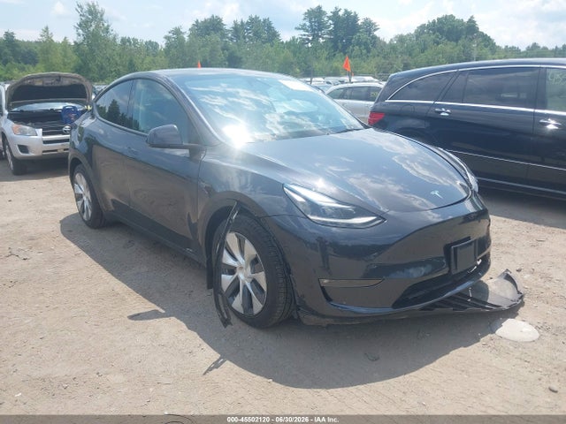 2024 Tesla Model Y Long Range Dual Motor All-wheel Drive მანქანა იყიდება აუქციონზე, vin: 7SAYGAEE2RF002827, აუქციონის ნომერი: 45502120