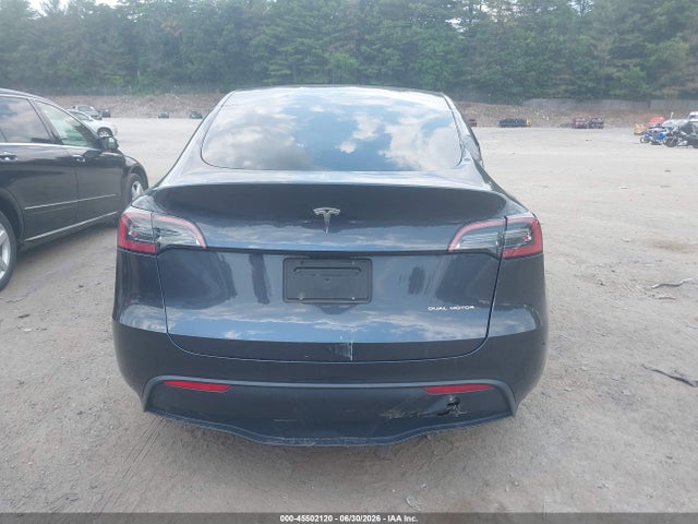 Продажа на аукционе авто 2024 Tesla Model Y Long Range Dual Motor All-wheel Drive, vin: 7SAYGAEE2RF002827, номер лота: 45502120