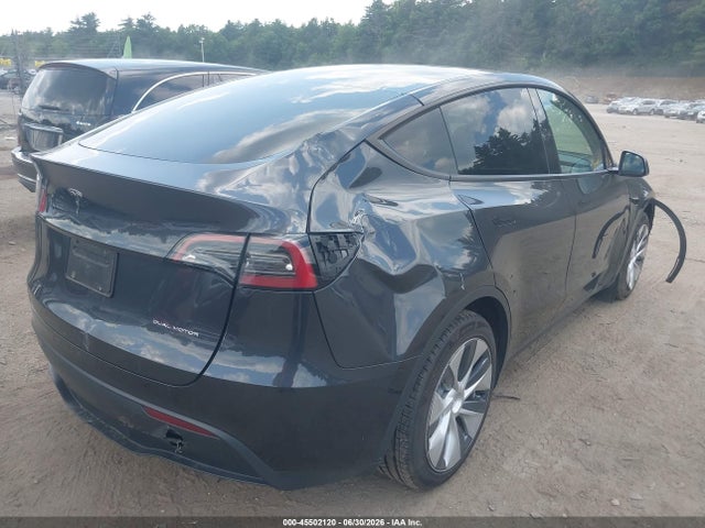 Продажа на аукционе авто 2024 Tesla Model Y Long Range Dual Motor All-wheel Drive, vin: 7SAYGAEE2RF002827, номер лота: 45502120