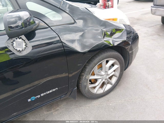 1N4AZ0CP2FC301014 Nissan LEAF SV