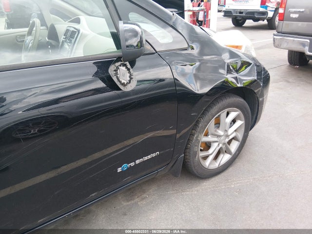 1N4AZ0CP2FC301014 Nissan LEAF SV